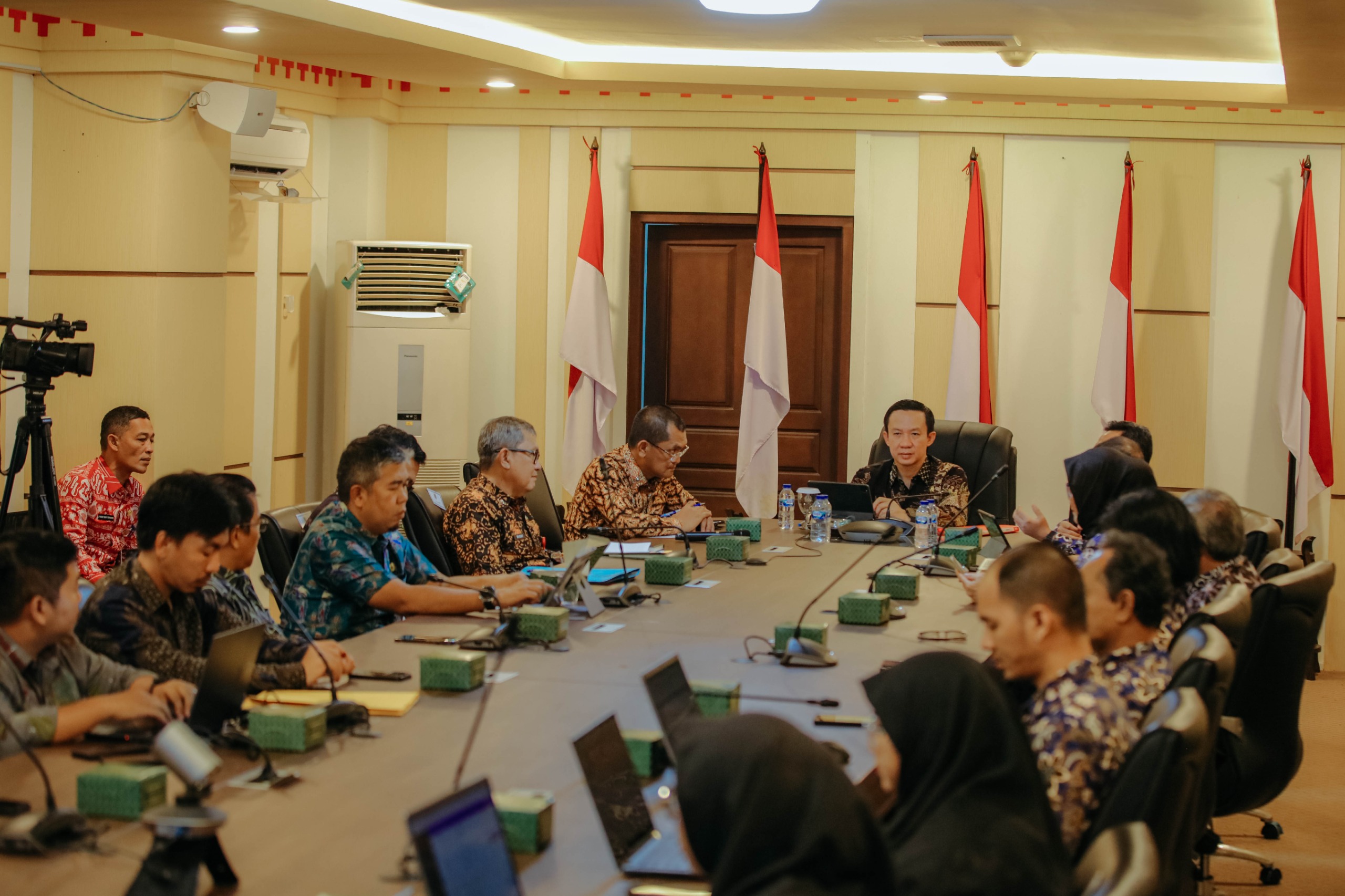 Pastikan Sekolah Rakyat Berjalan Optimal dan Tepat Sasaran, Sekdaprov Marindo Pimpin Rapat Evaluasi Sekolah Rakyat bersama BPKP