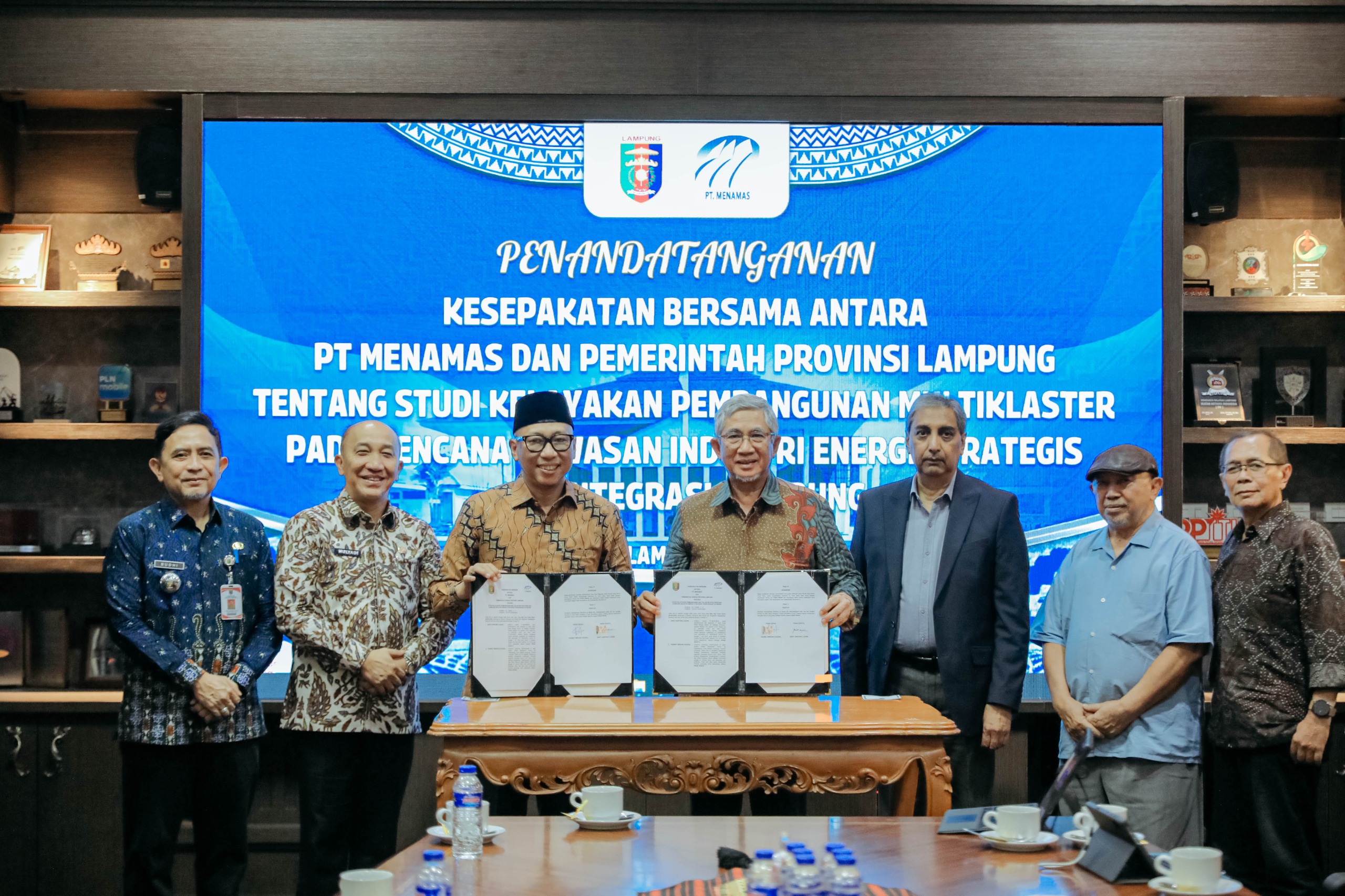 Gubernur Lampung dan Direktur Utama PT Menamas Bakti S. Luddin Tandatangani Kesepakatan Bersama Studi Kelayakan Kawasan Industri Energi Katibung