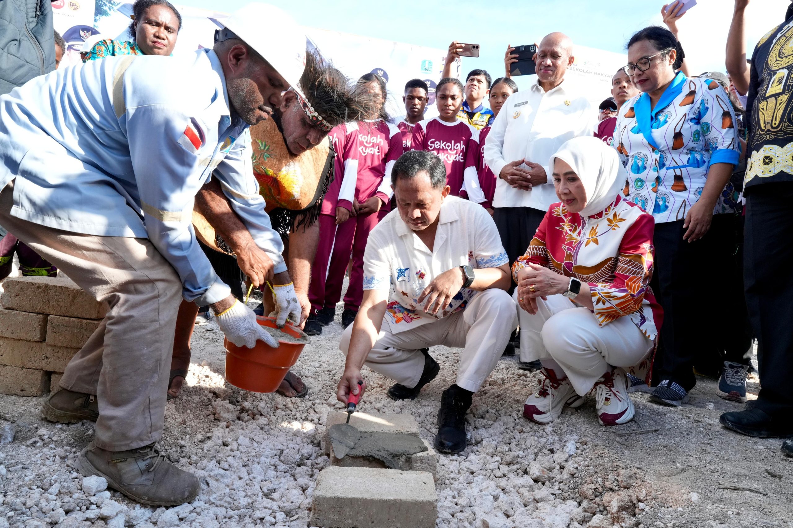 Dukung Program Prioritas Presiden, Mendagri Tito Lakukan Groundbreaking Sekolah Rakyat Kabupaten Biak Numfor