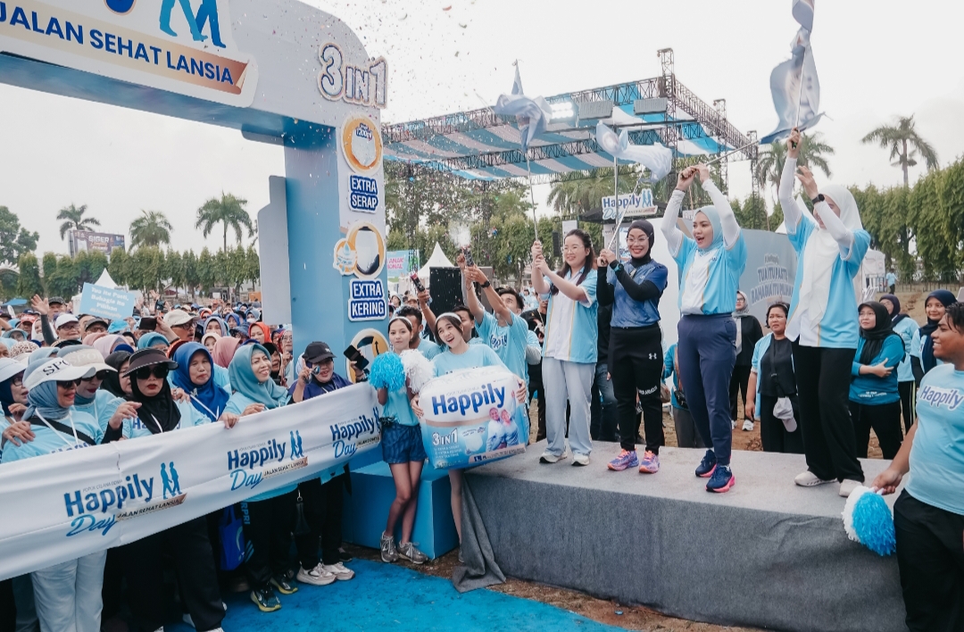 Purnama Wulan Sari Mirza Lepas Peserta Jalan Sehat Lansia, Ajak Wujudkan Lansia Sehat dan Bahagia