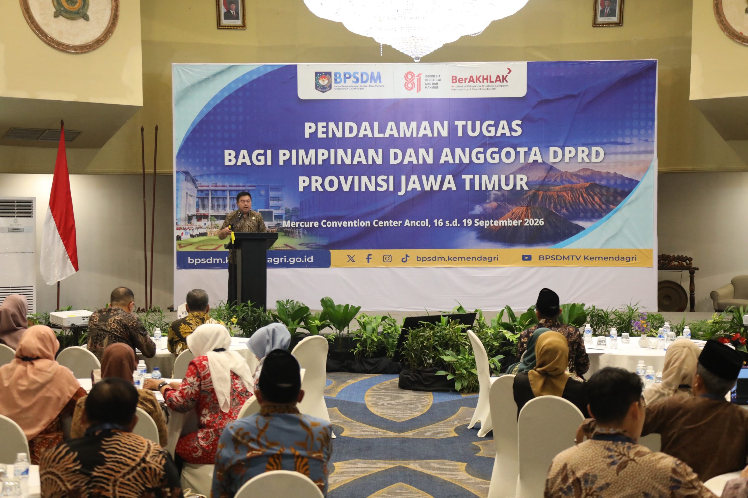 Sekjen Kemendagri Ajak DPRD Jatim Perkuat Pengawasan APBD Berbasis Data